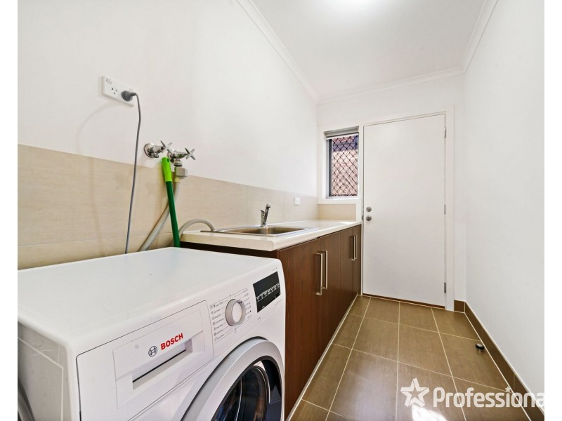 2/51 Walmer Avenue, St Albans VIC 3021