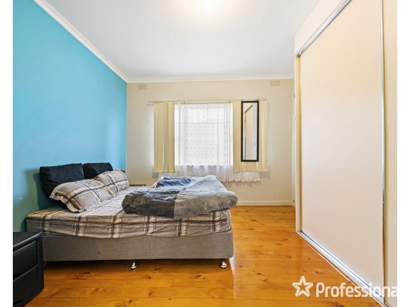 15 Lester Avenue, St Albans VIC 3021
