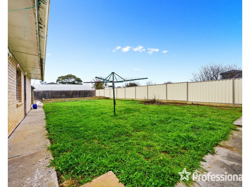 15 Lester Avenue, St Albans VIC 3021