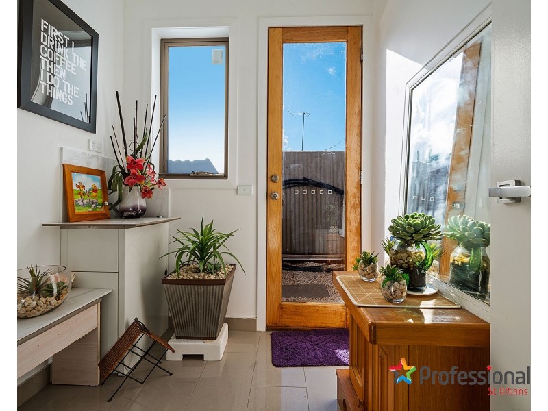 2/56 Andrew Road, St Albans VIC 3021