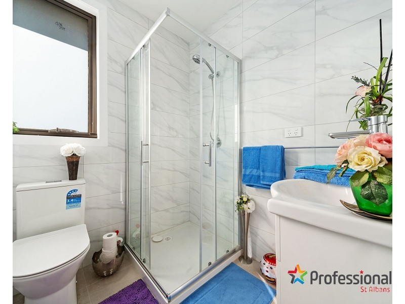 2/56 Andrew Road, St Albans VIC 3021