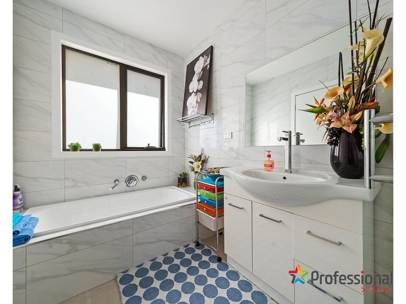 2/56 Andrew Road, St Albans VIC 3021