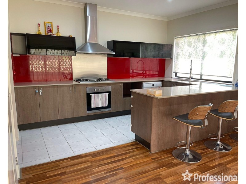 8 Tatterson Way, Caroline Springs VIC 3023