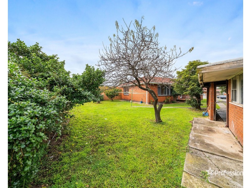 7 Chestnut Drive, St Albans VIC 3021