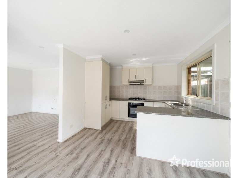 2/24 Austin Street, St Albans VIC 3021