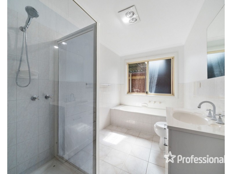 2/24 Austin Street, St Albans VIC 3021