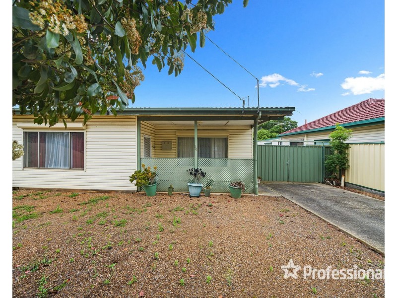 10 Errington Road, St Albans VIC 3021