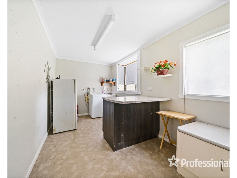 10 Errington Road, St Albans VIC 3021
