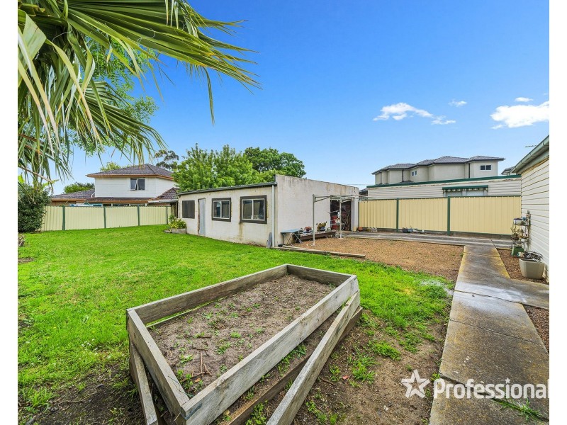 10 Errington Road, St Albans VIC 3021