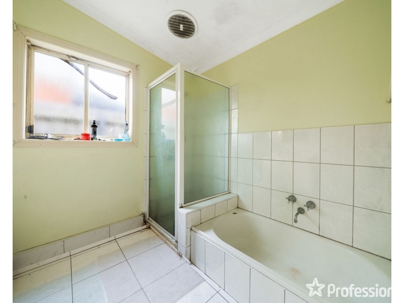 10 Scott Avenue, St Albans VIC 3021