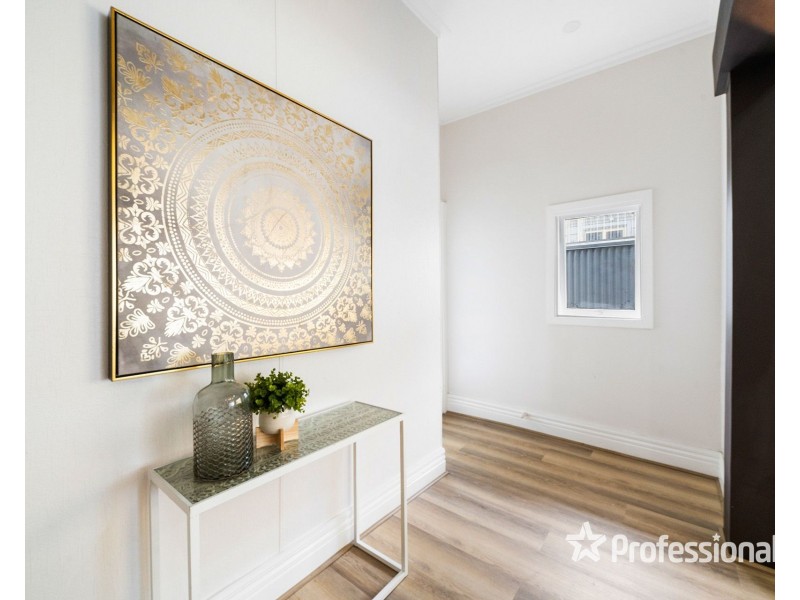 22 Hampshire Road, Sunshine VIC 3020