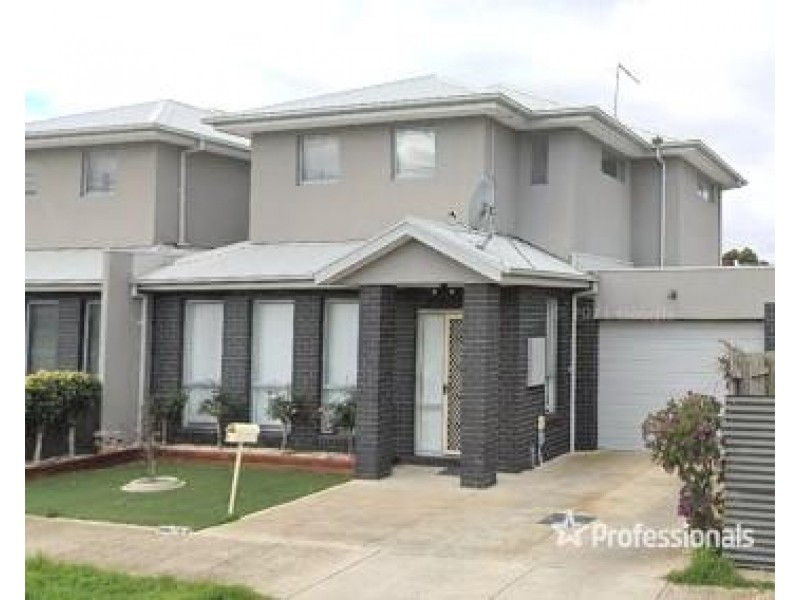 94 Leonard Avenue, St Albans VIC 3021