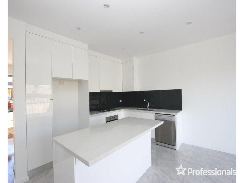94 Leonard Avenue, St Albans VIC 3021