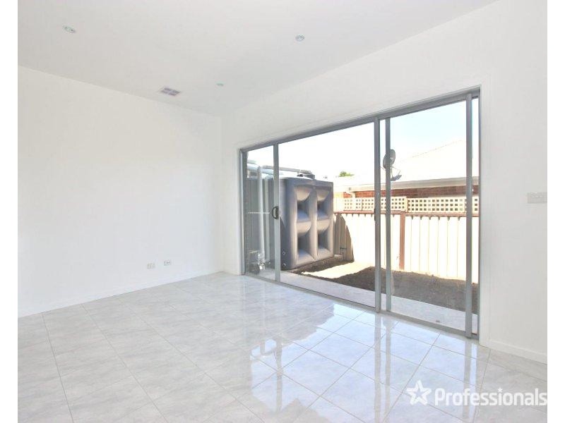 94 Leonard Avenue, St Albans VIC 3021
