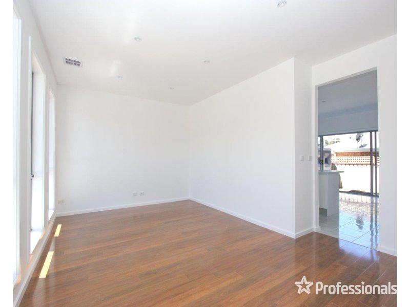 94 Leonard Avenue, St Albans VIC 3021