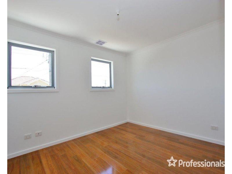 94 Leonard Avenue, St Albans VIC 3021