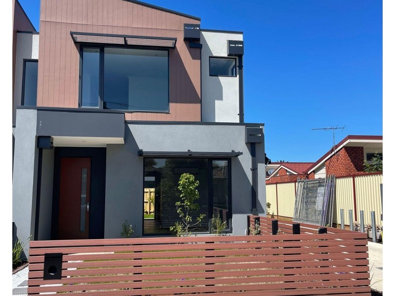 2/35 Bardsley Street, Sunshine North VIC 3020