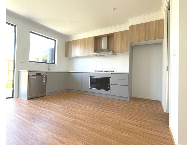 2/35 Bardsley Street, Sunshine North VIC 3020