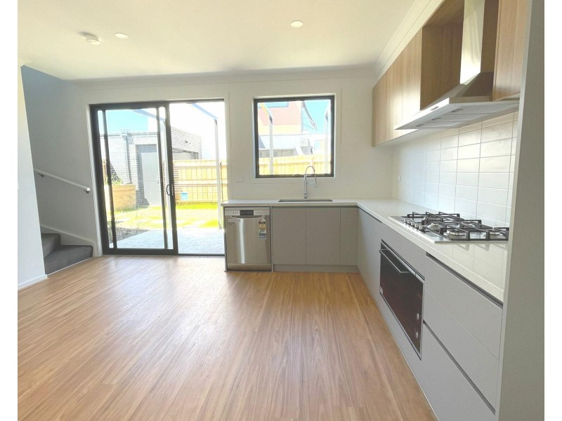 2/35 Bardsley Street, Sunshine North VIC 3020