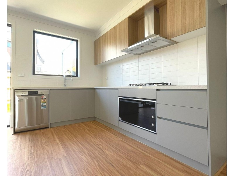 2/35 Bardsley Street, Sunshine North VIC 3020