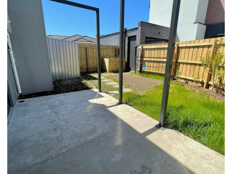 2/35 Bardsley Street, Sunshine North VIC 3020