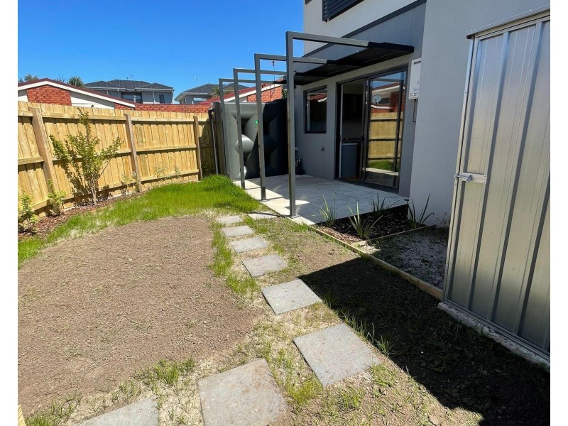 2/35 Bardsley Street, Sunshine North VIC 3020