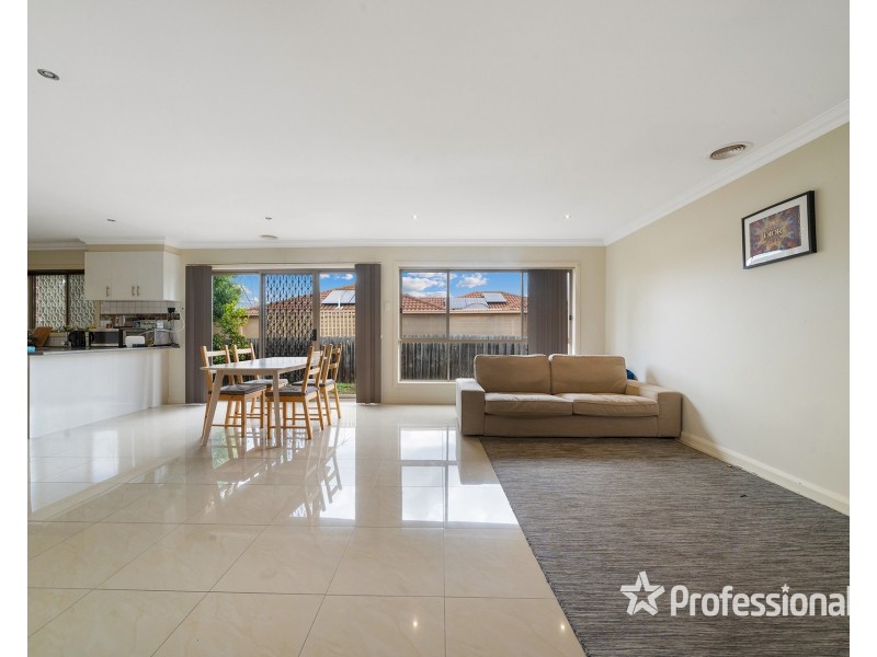 2/9 Gunyah Mews, St Albans VIC 3021