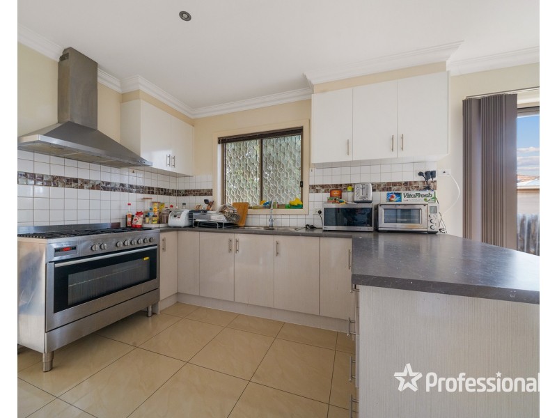 2/9 Gunyah Mews, St Albans VIC 3021