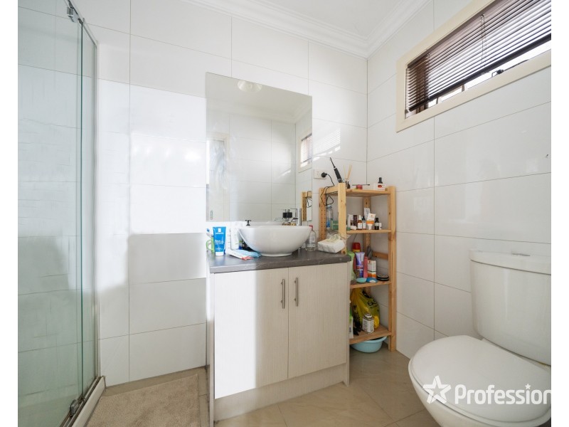 2/9 Gunyah Mews, St Albans VIC 3021