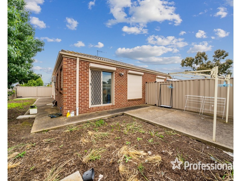 2/9 Gunyah Mews, St Albans VIC 3021