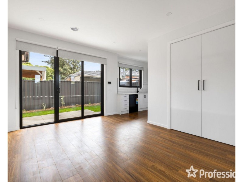 2/48 Douglas Avenue, St Albans VIC 3021