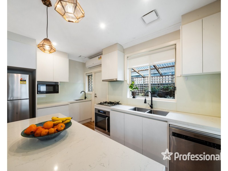 2/24 Victor Street, Sunshine North VIC 3020