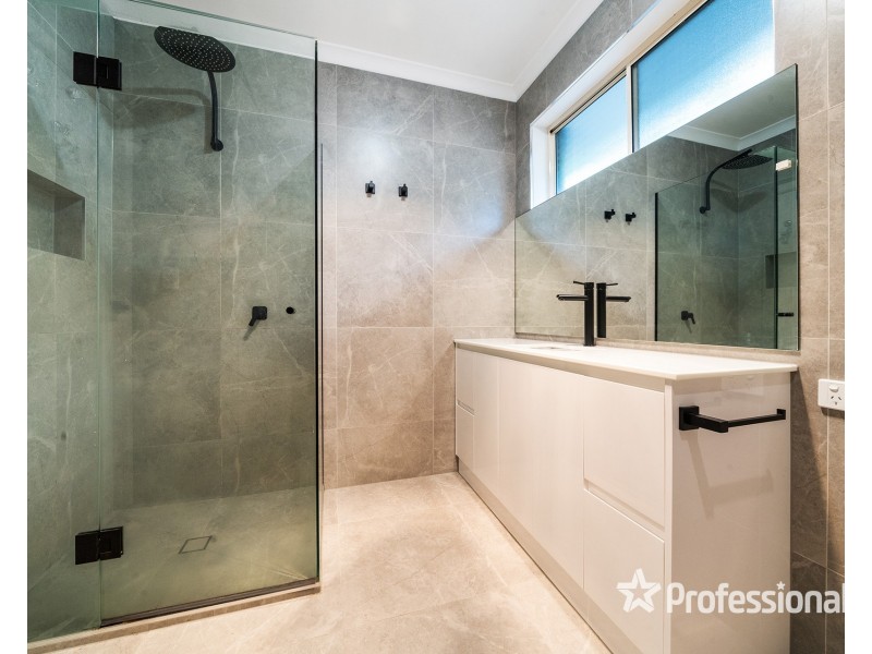 2/24 Victor Street, Sunshine North VIC 3020