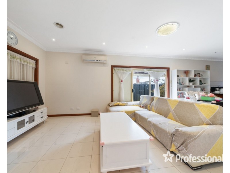 2/12 Grant Street, St Albans VIC 3021