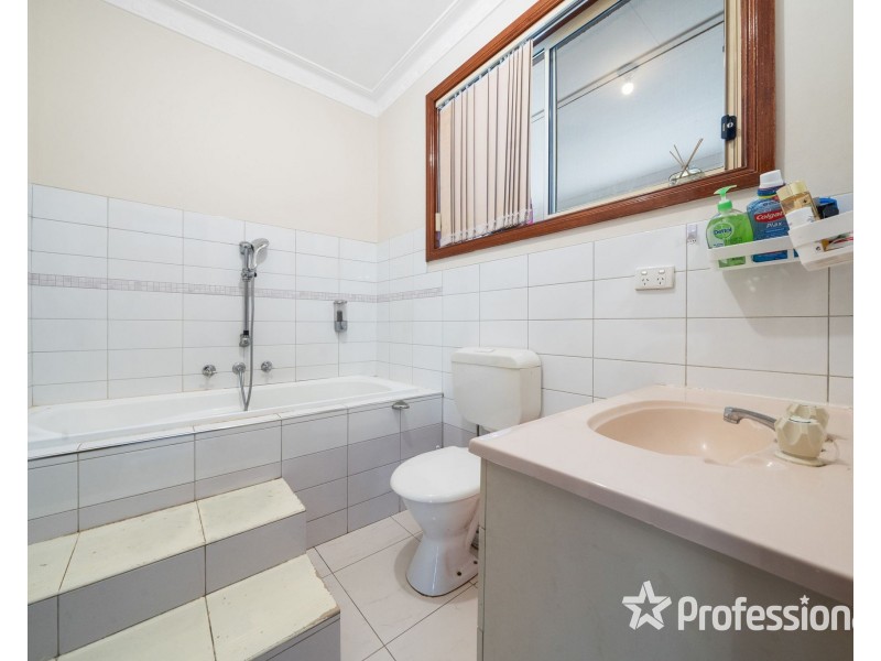 2/12 Grant Street, St Albans VIC 3021