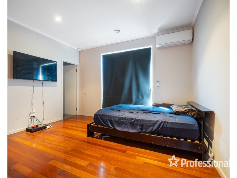 33 The Avenue, Caroline Springs VIC 3023