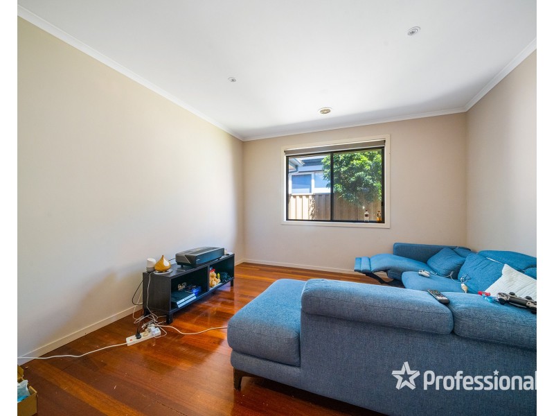 33 The Avenue, Caroline Springs VIC 3023