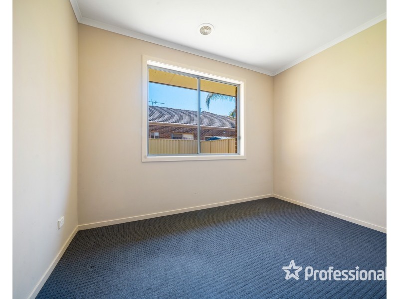 33 The Avenue, Caroline Springs VIC 3023