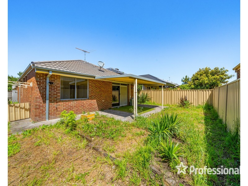 33 The Avenue, Caroline Springs VIC 3023