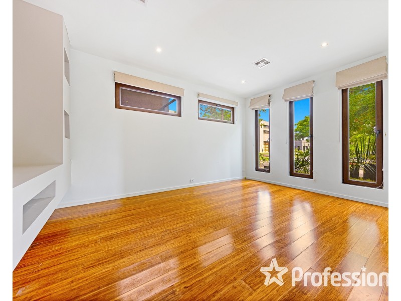 15 Herring Loop, Caroline Springs VIC 3023