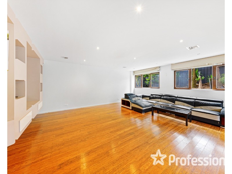 15 Herring Loop, Caroline Springs VIC 3023