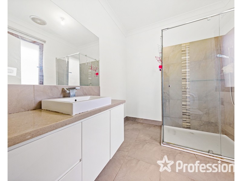 15 Herring Loop, Caroline Springs VIC 3023