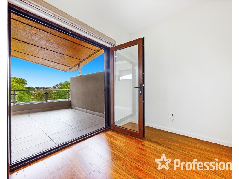 15 Herring Loop, Caroline Springs VIC 3023