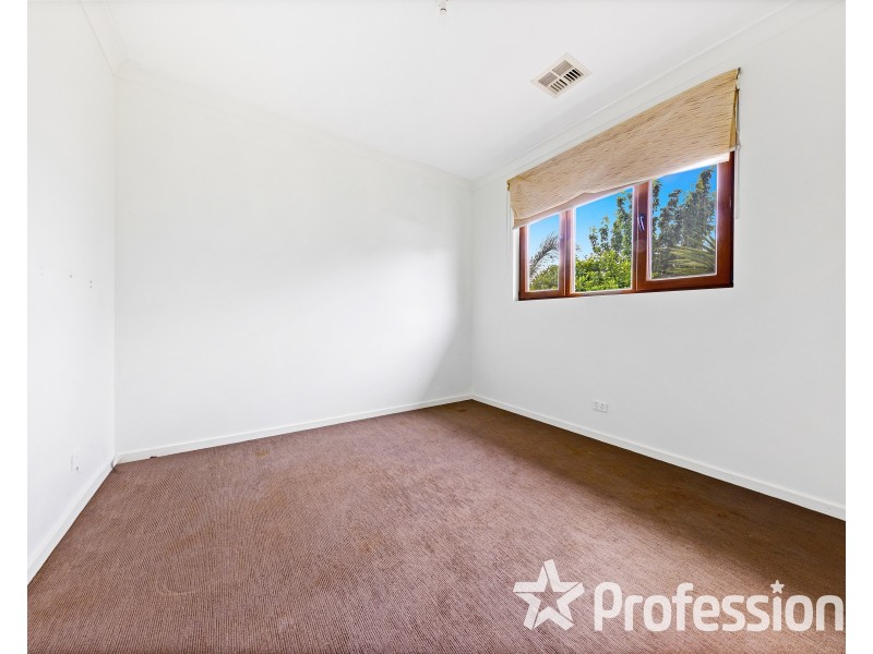 15 Herring Loop, Caroline Springs VIC 3023