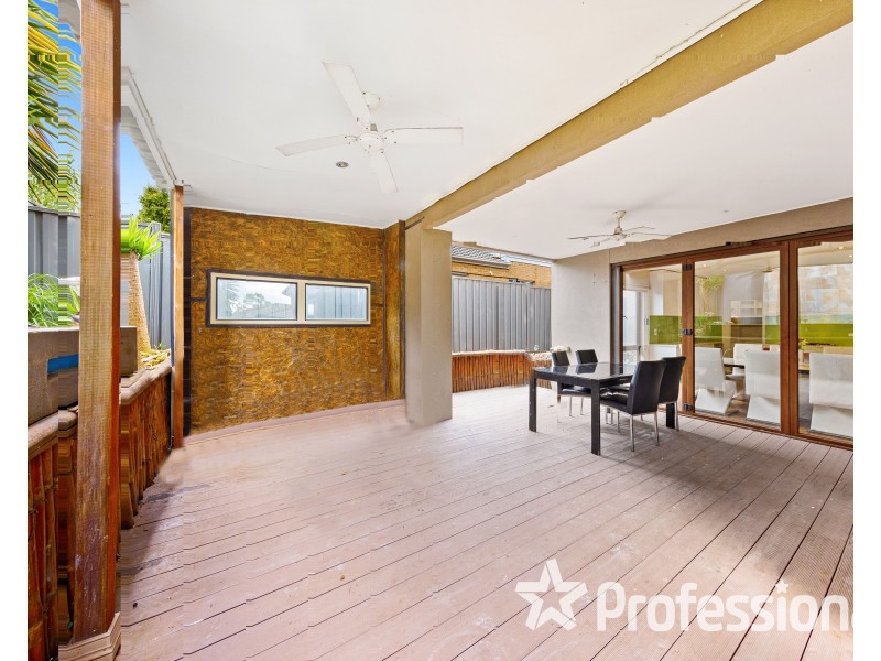 15 Herring Loop, Caroline Springs VIC 3023