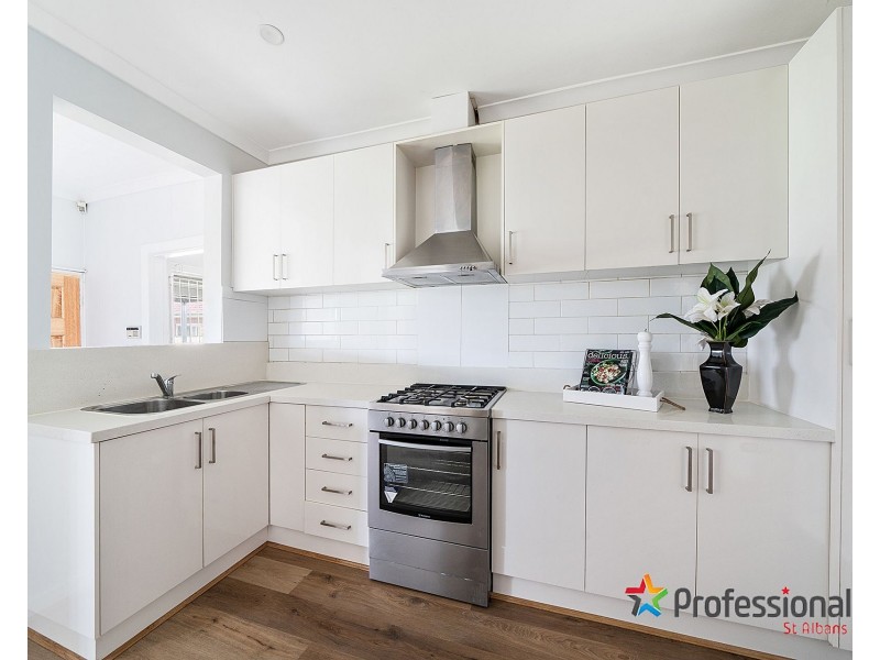 303 Main Road, St Albans VIC 3021