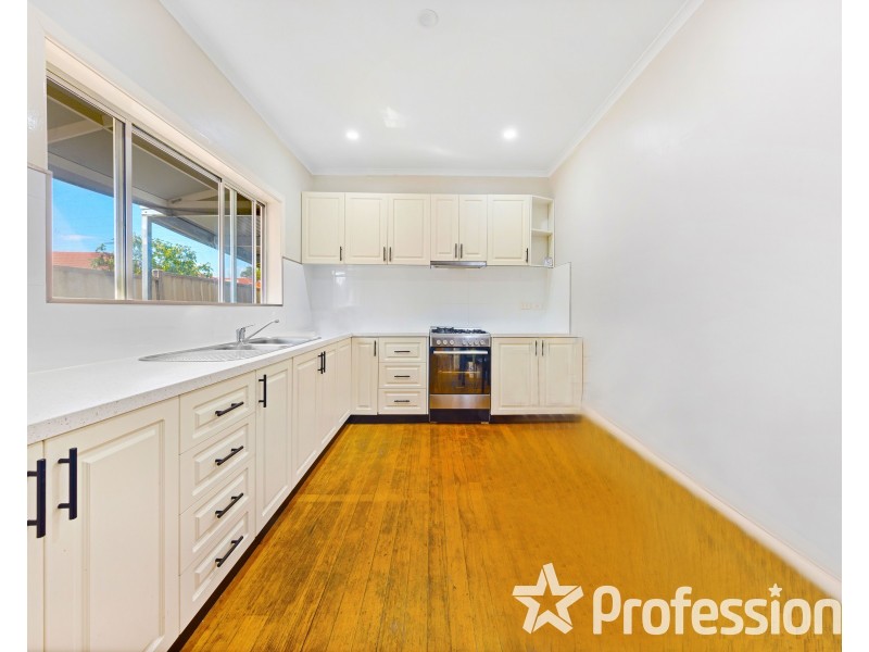 8 Ross Street, St Albans VIC 3021