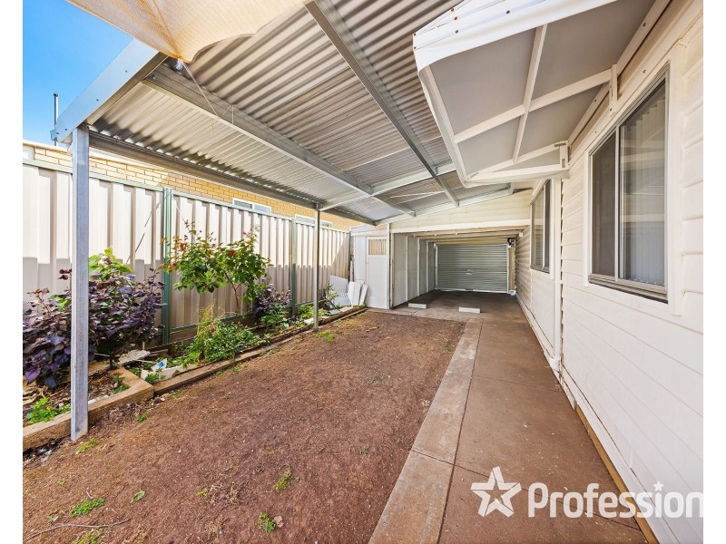 8 Ross Street, St Albans VIC 3021