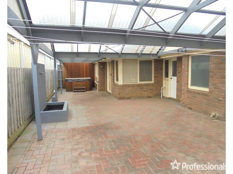 51 Marina Drive, Melton VIC 3337