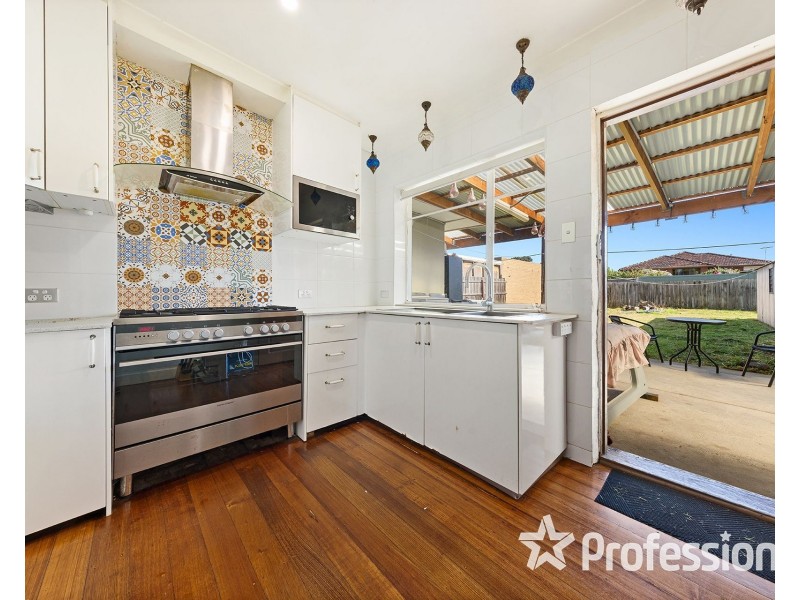 75 Errington Road, St Albans VIC 3021